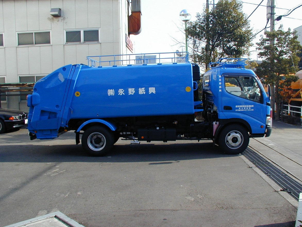 設備 車両 株式会社永野紙興 公式ホームページ 東京 神奈川等の関東圏を対象に一般廃棄物や産業廃棄物の収集運搬及びリサイクル処理